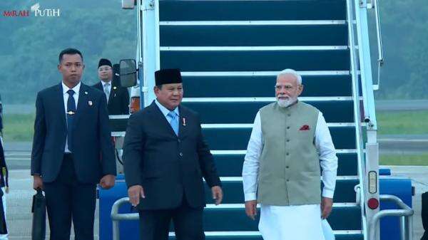Prabowo Sambut Kedatangan PM India Narendra Modi di Halim Prabowo Sambut Kedatangan PM India Narendra Modi di Halim