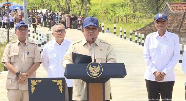 Prabowo Resmikan 1.151 Km Jalan Daerah di Seluruh Indonesia, Jadi Urat Nadi Ekonomi Rakyat Prabowo Resmikan 1.151 Km Jalan Daerah di Seluruh Indonesia, Jadi Urat Nadi Ekonomi Rakyat