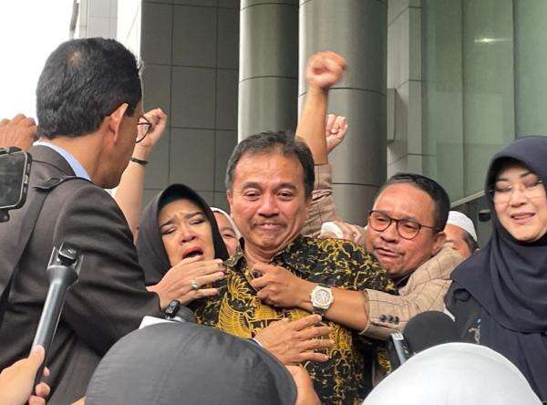 Roy Suryo Ajukan Praperadilan Terkait Penggeledahan di PN Jaksel Roy Suryo Ajukan Praperadilan Terkait Penggeledahan di PN Jaksel