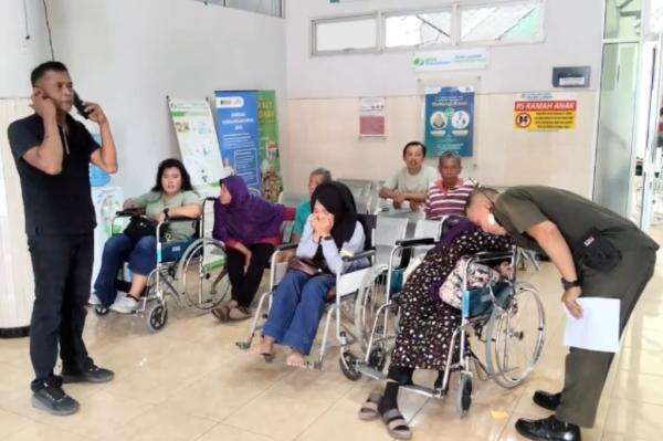 Kecelakaan Elf Rombongan Keluarga di Tanjakan Bundelan Gunungkidul, 1 Tewas dan 3 Luka Berat Kecelakaan Elf Rombongan Keluarga di Tanjakan Bundelan Gunungkidul, 1 Tewas dan 3 Luka Berat