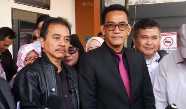 Roy Suryo Minta Status Tersangka Tidak Sah, Persoalkan Penerapan Pasal 32 UU ITE Roy Suryo Minta Status Tersangka Tidak Sah, Persoalkan Penerapan Pasal 32 UU ITE