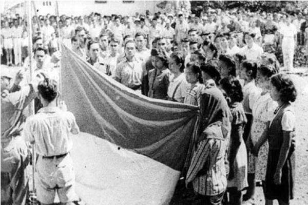 Bukan Kain Biasa, Ini Kisah di Balik Bendera Pusaka Merah Putih Buatan Fatmawati Bukan Kain Biasa, Ini Kisah di Balik Bendera Pusaka Merah Putih Buatan Fatmawati