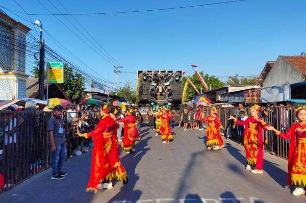 Bandung Carnival Season 3 di Jombang Diramaikan 17 Truk Sound Horeg, Kades: Kami Ikuti Aturan Bandung Carnival Season 3 di Jombang Diramaikan 17 Truk Sound Horeg, Kades: Kami Ikuti Aturan