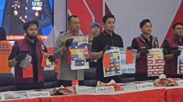 Jebakan Lowongan Admin Kripto! 3 WNA China Diduga Dalang Sindikat Scamming di Sidoarjo Jebakan Lowongan Admin Kripto! 3 WNA China Diduga Dalang Sindikat Scamming di Sidoarjo