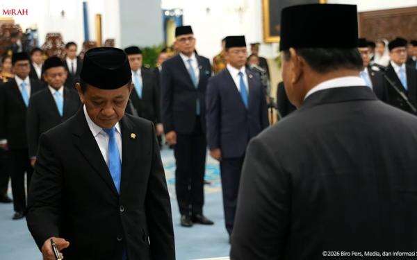 Dilantik Presiden Prabowo, Bahlil Resmi Jabat Menko Bidang Hilirisasi dan Transisi Energi Dilantik Presiden Prabowo, Bahlil Resmi Jabat Menko Bidang Hilirisasi dan Transisi Energi
