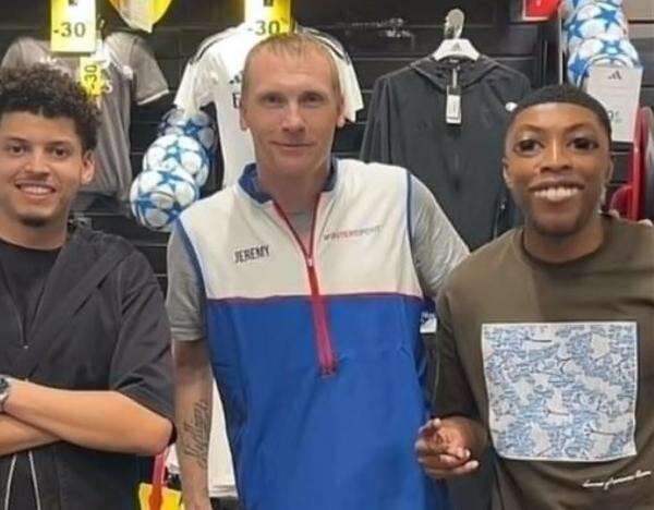 Kisah Jeremy Mathieu, Mantan Bintang Barcelona yang Kini Jadi Pegawai Toko Olahraga Kisah Jeremy Mathieu, Mantan Bintang Barcelona yang Kini Jadi Pegawai Toko Olahraga
