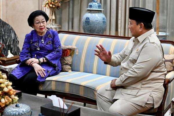Momen Prabowo Takziah ke Kediaman Megawati, Doakan Guruh Sukarnoputra Momen Prabowo Takziah ke Kediaman Megawati, Doakan Guruh Sukarnoputra