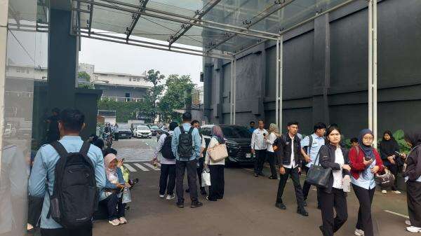 Kejagung Dikabarkan Geledah Kantor Badan Gizi Nasional, Karyawan Belum Diizinkan Masuk Kejagung Dikabarkan Geledah Kantor Badan Gizi Nasional, Karyawan Belum Diizinkan Masuk
