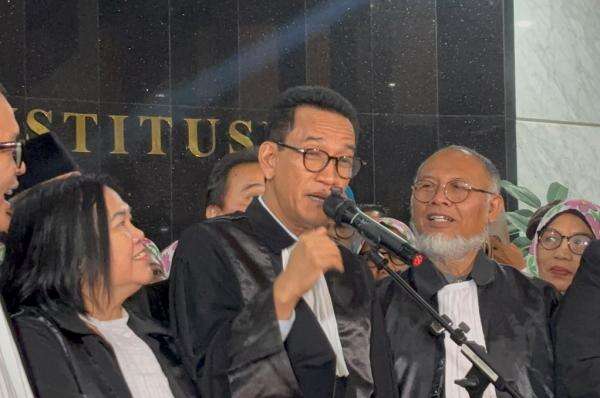 MK Tak Temukan Bukti Ijazah Setara SMA Gibran, Refly Harun: Secara Etika Wajib Mundur MK Tak Temukan Bukti Ijazah Setara SMA Gibran, Refly Harun: Secara Etika Wajib Mundur
