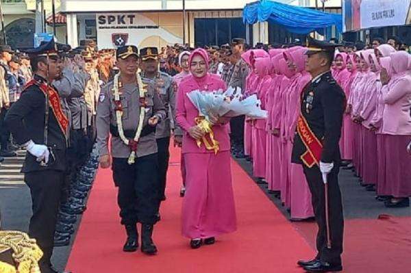 Jabat Kapolres Grobogan, AKBP Endhie Pratama Disambut Tradisi Pedang Pora Jabat Kapolres Grobogan, AKBP Endhie Pratama Disambut Tradisi Pedang Pora