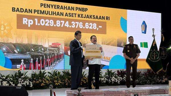 Jaksa Agung Serahkan Dana Pemulihan Aset Rp1,22 Triliun ke Purbaya Jaksa Agung Serahkan Dana Pemulihan Aset Rp1,22 Triliun ke Purbaya