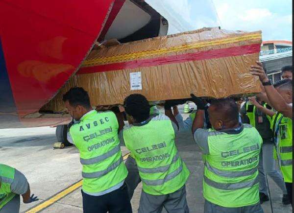 Jenazah 3 ASN Korban Penembakan KKB di Jayawijaya Diterbangkan ke Kupang dan Toraja Jenazah 3 ASN Korban Penembakan KKB di Jayawijaya Diterbangkan ke Kupang dan Toraja
