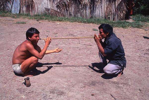 6 Tradisi Teraneh di Dunia, Salah Satunya Makan Abu Orang Mati 6 Tradisi Teraneh di Dunia, Salah Satunya Makan Abu Orang Mati