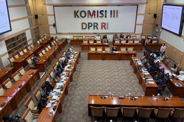 Habiburokhman Pastikan RUU Perampasan Aset Super Prioritas, Tetap Dibahas meski DPR Reses Habiburokhman Pastikan RUU Perampasan Aset Super Prioritas, Tetap Dibahas meski DPR Reses