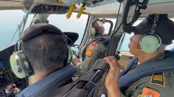 Basarnas dan Jurnalis iNews Cari 5 Jurnalis Hilang Kontak dengan Helikopter di Perairan Banten Basarnas dan Jurnalis iNews Cari 5 Jurnalis Hilang Kontak dengan Helikopter di Perairan Banten