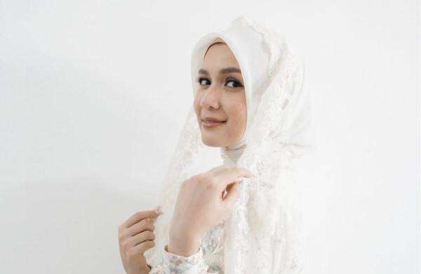 Alasan Dhea Imut Mantap Berhijab: Sudah Punya Suami, Harus Lebih Menjaga Diri Alasan Dhea Imut Mantap Berhijab: Sudah Punya Suami, Harus Lebih Menjaga Diri