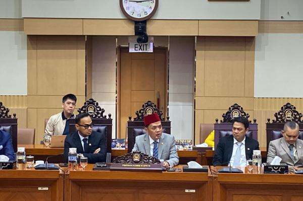 Breaking News: DPR Terima Surpres Pergantian Kapolri Breaking News: DPR Terima Surpres Pergantian Kapolri