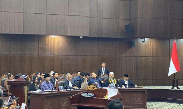 Denny Indrayana Cs Persoalkan Keabsahan Ijazah Gibran, Minta MK Batalkan Pelantikan Wapres Denny Indrayana Cs Persoalkan Keabsahan Ijazah Gibran, Minta MK Batalkan Pelantikan Wapres