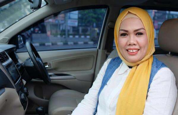Elly Sugigi Hadiri Pernikahan Mantan Kekasih Irfan Sebaztian: Aku Legowo Elly Sugigi Hadiri Pernikahan Mantan Kekasih Irfan Sebaztian: Aku Legowo