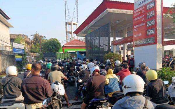 Ketua DPR Soroti Kelangkaan BBM di Bali hingga Antrean Pembelian Mengular Ketua DPR Soroti Kelangkaan BBM di Bali hingga Antrean Pembelian Mengular