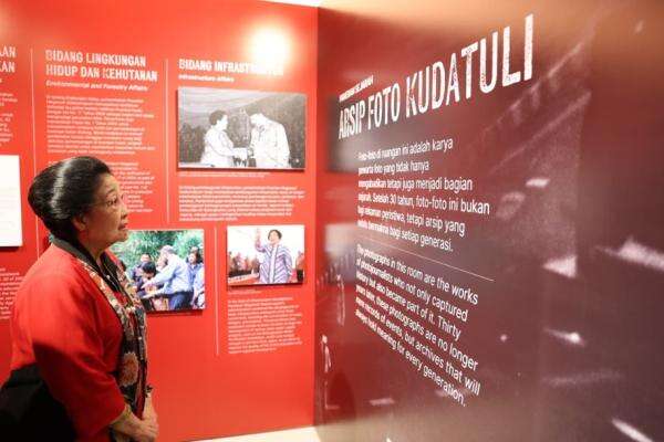 Megawati Kenang Momen Kantor PDIP Hancur saat Peristiwa Kudatuli Megawati Kenang Momen Kantor PDIP Hancur saat Peristiwa Kudatuli