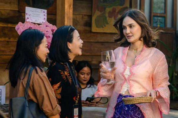 Rayakan Ultah Ke-43, Perut Luna Maya Jadi Perhatian Netizen Rayakan Ultah Ke-43, Perut Luna Maya Jadi Perhatian Netizen