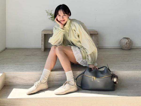 Son Ye Jin Ungkap Alasan Menutupi Wajah Hyun Bin, Teka-teki Netizen Terjawab! Son Ye Jin Ungkap Alasan Menutupi Wajah Hyun Bin, Teka-teki Netizen Terjawab!