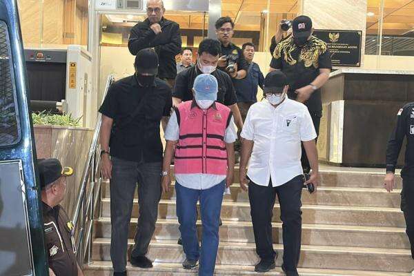 Nurman Herin Tersangka Baru Kasus Dugaan TPPU Febrie Ditahan di Rutan Kejari Jaksel Nurman Herin Tersangka Baru Kasus Dugaan TPPU Febrie Ditahan di Rutan Kejari Jaksel