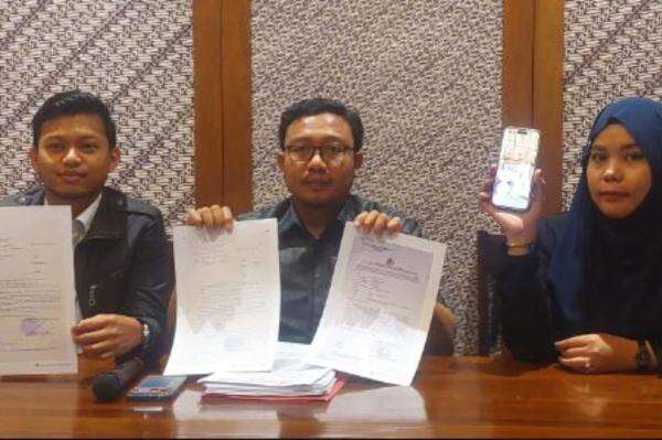 Wanita di Gowa Ditangkap terkait Dugaan Penipuan Skincare, Korban Rugi Rp400 Juta Wanita di Gowa Ditangkap terkait Dugaan Penipuan Skincare, Korban Rugi Rp400 Juta