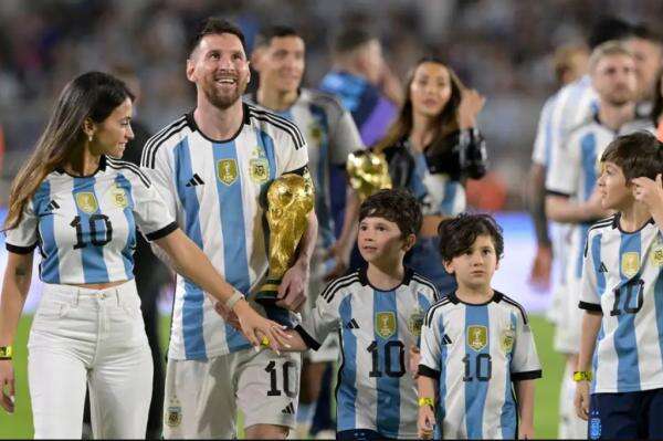 Pesan Haru Antonela Roccuzzo usai sang Suami Lionel Messi Pensiun dari Timnas Argentina Pesan Haru Antonela Roccuzzo usai sang Suami Lionel Messi Pensiun dari Timnas Argentina