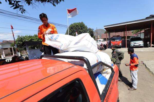 BNPB Ungkap 1.225 Ton Bantuan Logistik Gempa M7,7 Sudah Masuk NTT, Belum Semua Pengungsi Terjangkau BNPB Ungkap 1.225 Ton Bantuan Logistik Gempa M7,7 Sudah Masuk NTT, Belum Semua Pengungsi Terjangkau