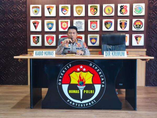 Breaking News: Polda Sulbar Tetapkan 5 Tersangka dalam Kasus Oknum Polisi-Kader PMII Breaking News: Polda Sulbar Tetapkan 5 Tersangka dalam Kasus Oknum Polisi-Kader PMII