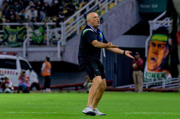 Persebaya Menang di GBT, tapi Bernardo Tavares Masih Gelisah Persebaya Menang di GBT, tapi Bernardo Tavares Masih Gelisah