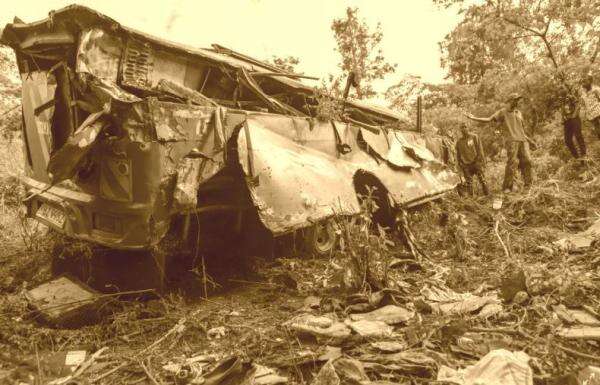Bus Bawa Tentara Adu Banteng, 22 Orang Tewas Bus Bawa Tentara Adu Banteng, 22 Orang Tewas