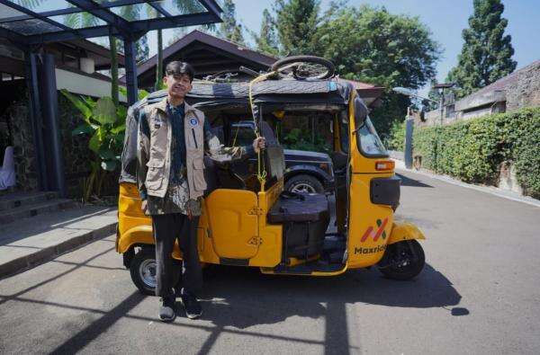 Diterima di FMIPA ITB, Andromeda Diantar Keluarga Naik Bajaj dari Yogya untuk Kuliah di Bandung Diterima di FMIPA ITB, Andromeda Diantar Keluarga Naik Bajaj dari Yogya untuk Kuliah di Bandung