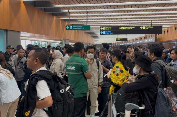 Bandara Soekarno-Hatta Tutup Total Imbas Erupsi Gunung Anak Krakatau, Potensi Kerugian Rp40 Miliar Bandara Soekarno-Hatta Tutup Total Imbas Erupsi Gunung Anak Krakatau, Potensi Kerugian Rp40 Miliar