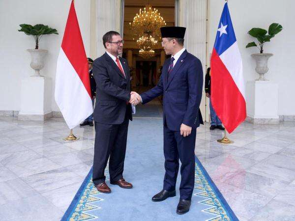 Sugiono Terima Menlu Chile, Jajaki Kerja Sama Mineral Sugiono Terima Menlu Chile, Jajaki Kerja Sama Mineral