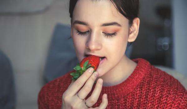 7 Cara Menghilangkan Strawberry Skin di Tubuh 7 Cara Menghilangkan Strawberry Skin di Tubuh