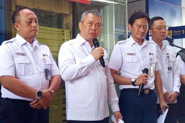 Menhub Minta Aplikator Jelaskan Mekanisme Potongan 8 Persen ke Driver Ojol Menhub Minta Aplikator Jelaskan Mekanisme Potongan 8 Persen ke Driver Ojol