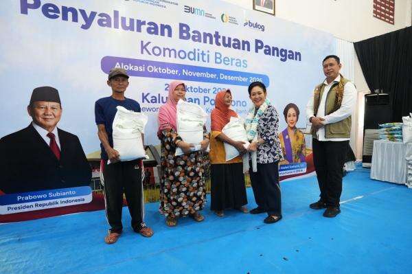 BULOG dan DPR RI Luncurkan Bantuan Pangan Beras Tahap III, Berlanjut hingga Akhir 2026 BULOG dan DPR RI Luncurkan Bantuan Pangan Beras Tahap III, Berlanjut hingga Akhir 2026