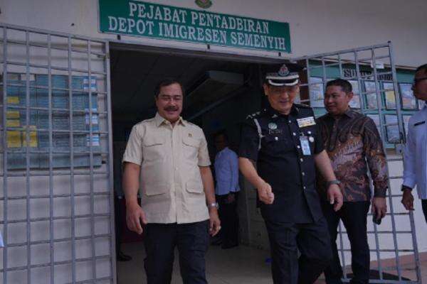 Agus Andrianto Pastikan Percepatan Pemulangan 46 PMI Bermasalah dari Malaysia Agus Andrianto Pastikan Percepatan Pemulangan 46 PMI Bermasalah dari Malaysia