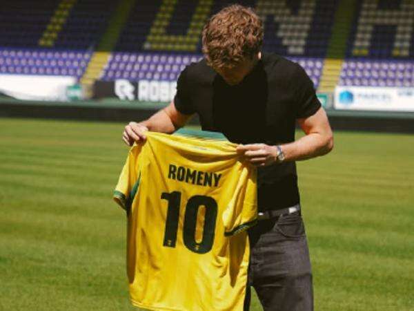 Resmi! Ole Romeny Gabung Fortuna Sittard, Bukan Persib Bandung Resmi! Ole Romeny Gabung Fortuna Sittard, Bukan Persib Bandung