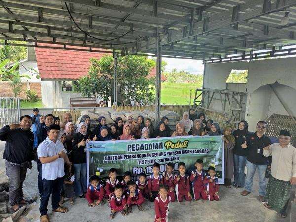 Pegadaian Praya Dukung Pembangunan Infrastruktur Sekolah dan Kenalkan Investasi Emas Sejak Dini Pegadaian Praya Dukung Pembangunan Infrastruktur Sekolah dan Kenalkan Investasi Emas Sejak Dini