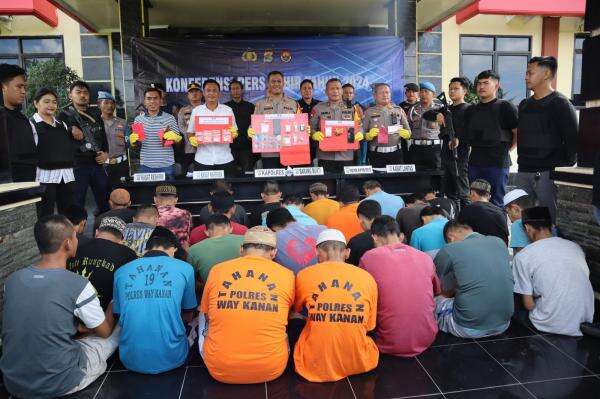 Kapolres Way Kanan Gelar Press Release Sampaikan Capaian Kinerja di Akhir Tahun 2024 Kapolres Way Kanan Gelar Press Release Sampaikan Capaian Kinerja di Akhir Tahun 2024