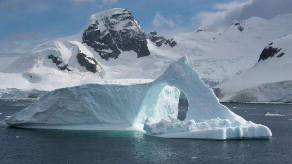 Hilangnya Es dalam Skala Besar di Greenland dan Antartika Hilangnya Es dalam Skala Besar di Greenland dan Antartika