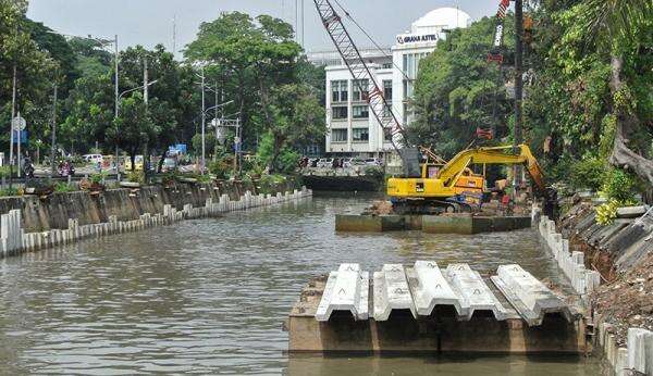 Normalisasi Kali Ciliwung Telan Anggaran Rp300 Miliar, Pemprov Siapkan Rusun untuk Warga Normalisasi Kali Ciliwung Telan Anggaran Rp300 Miliar, Pemprov Siapkan Rusun untuk Warga