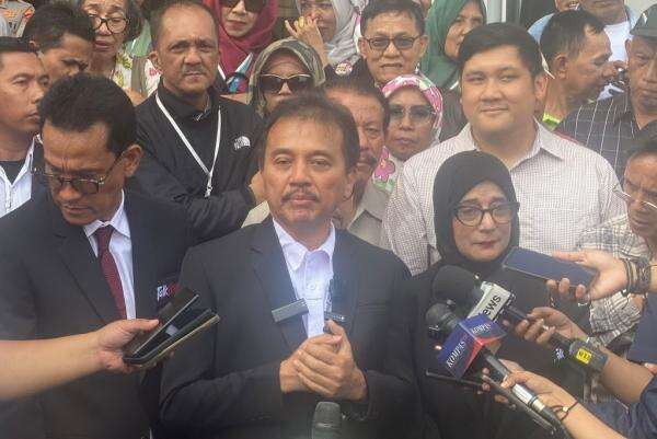 Roy Suryo Tegaskan Takkan Mundur di Kasus Ijazah Jokowi: Emangnya Undur-Undur? Roy Suryo Tegaskan Takkan Mundur di Kasus Ijazah Jokowi: Emangnya Undur-Undur?