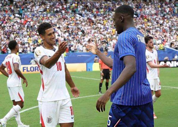 Prancis Kebobolan 4 Gol dalam 35 Menit, Fans Minta Konate Diinvestigasi Prancis Kebobolan 4 Gol dalam 35 Menit, Fans Minta Konate Diinvestigasi