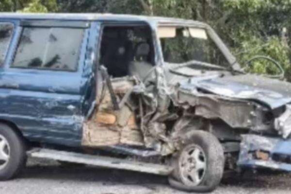 Kecelakaan Pajero Keluar Jalur Tabrak 2 Mobil hingga Terguling di Tol Pasteur, 4 Orang Luka Kecelakaan Pajero Keluar Jalur Tabrak 2 Mobil hingga Terguling di Tol Pasteur, 4 Orang Luka
