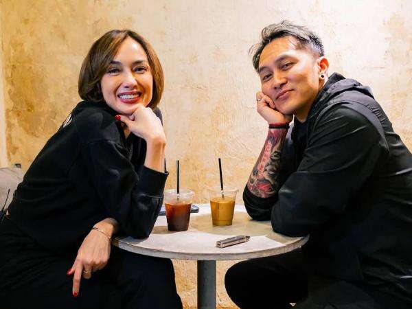 BREAKING NEWS: Sara Wijayanto Gugat Cerai Demian Aditya BREAKING NEWS: Sara Wijayanto Gugat Cerai Demian Aditya